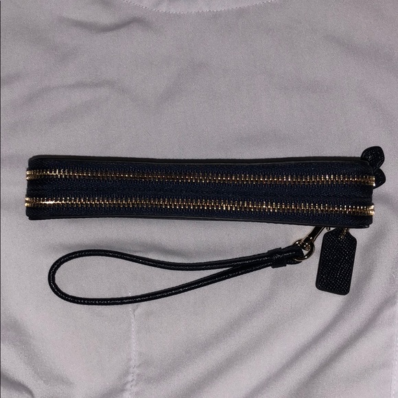 Coach wristlet - Picture 3 of 5